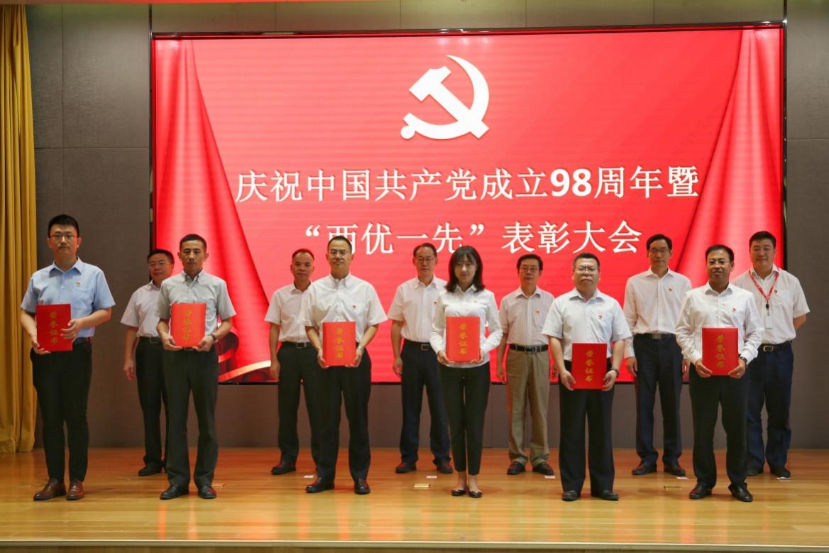 Cmp(冠军)官网 - 西甲希洪竞技主赞助商